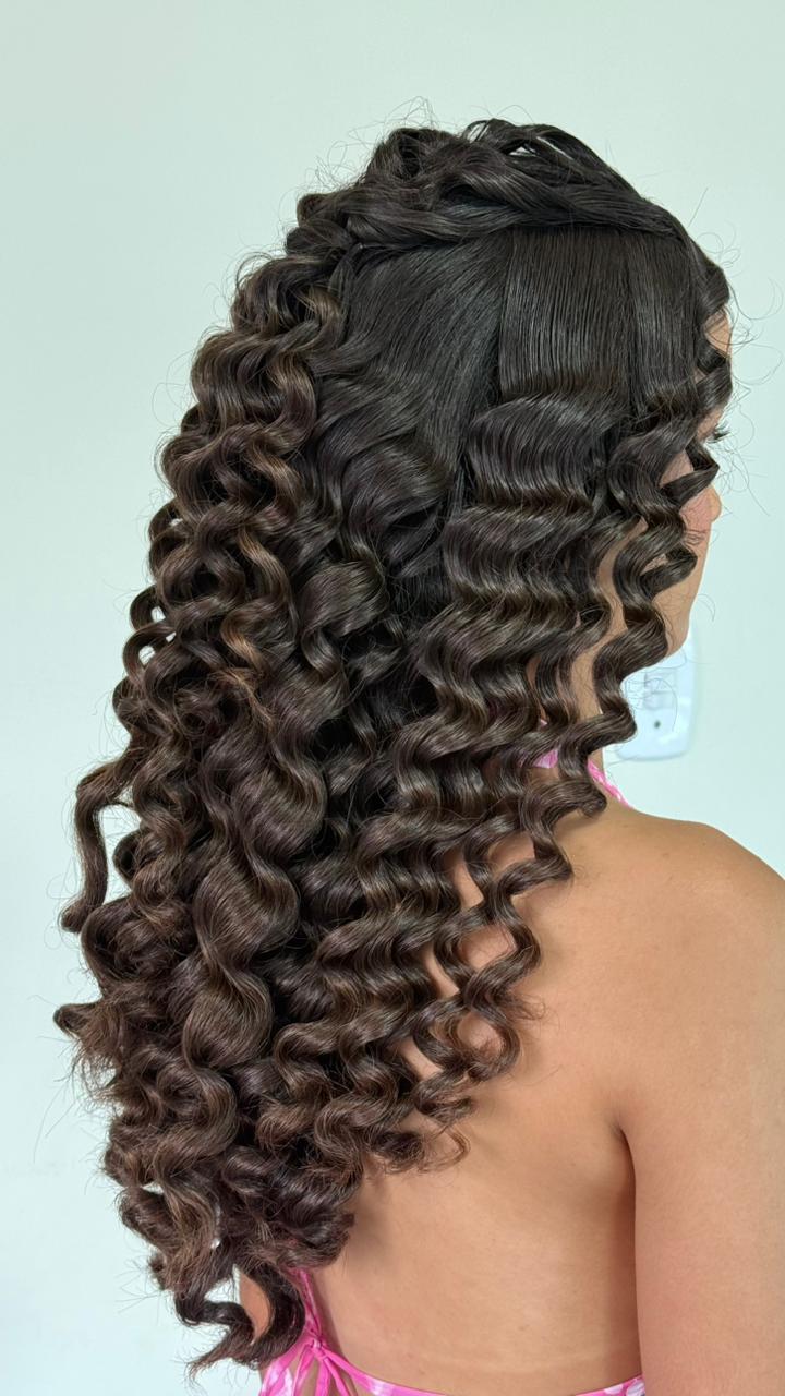 Penteado cacheada