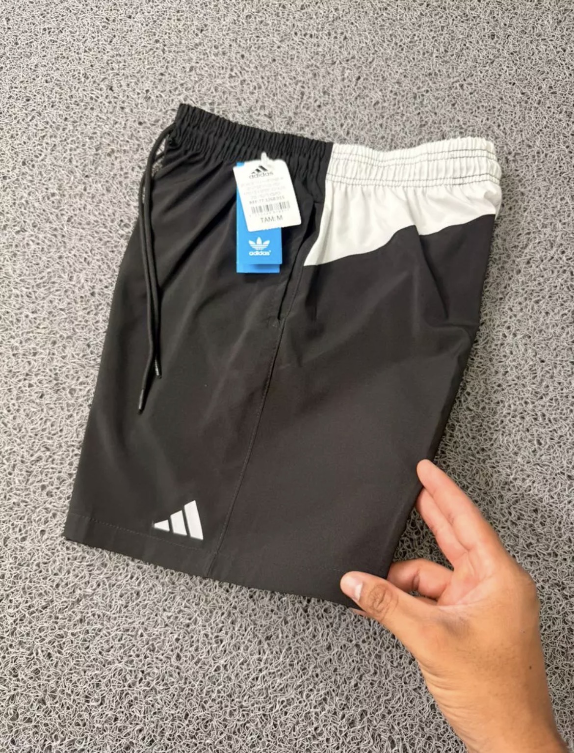 Short confeccionado em tactel com elastano, proporcionando toque macio, alta durabilidade e excelente desempenho durante o uso
