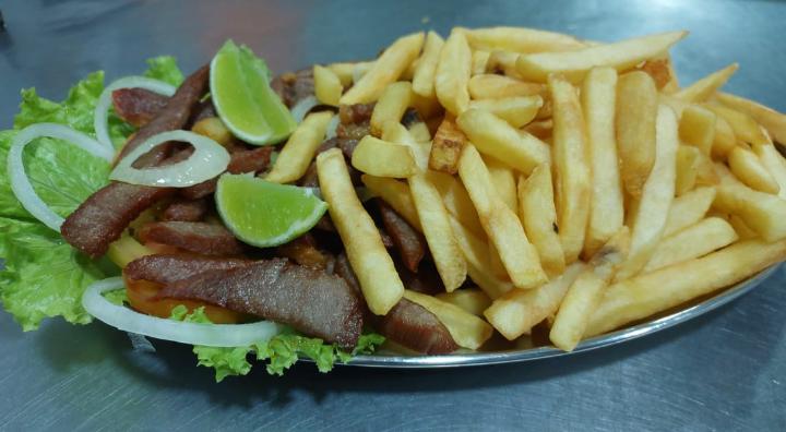 Carne de sol com fritas