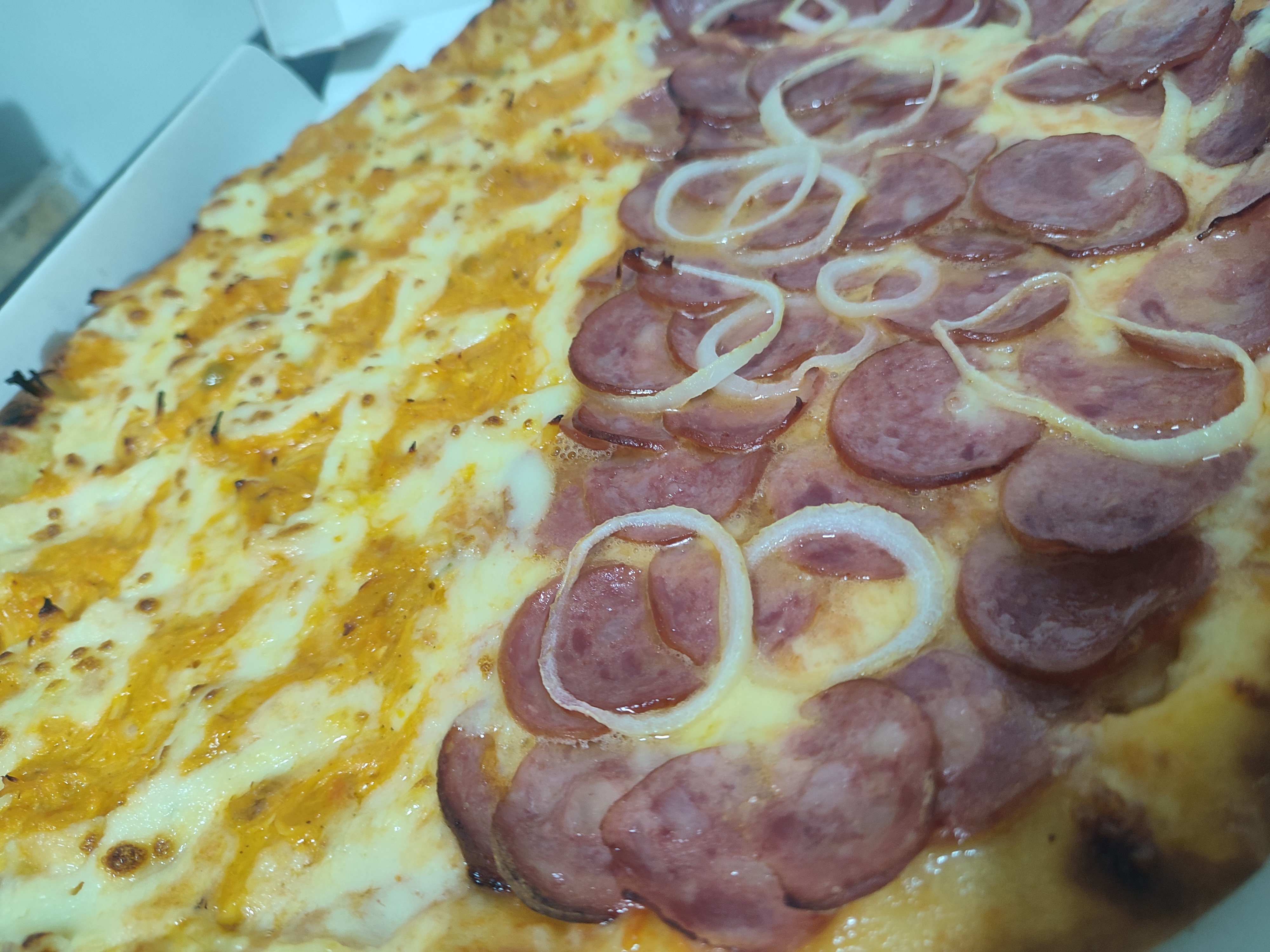 Frango com calabresa acebolada